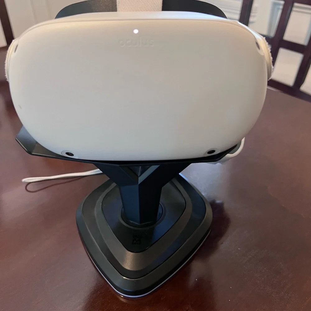 VR Headset Stand in Black